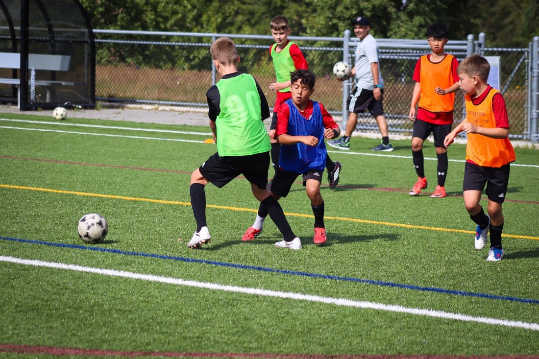 A 1v1 duel in a small-sided game